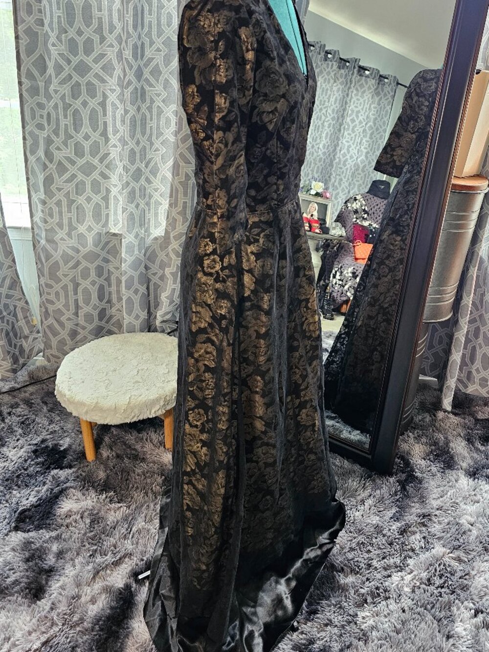 Black & Gold Floral Brocade Floor‑Length Evening Gown - Picture 4 of 8